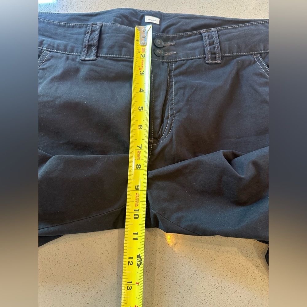 Old Navy Women's Low Rise Waist Black Capri Stretch Shorts Size 16 - Picture 5 of 8